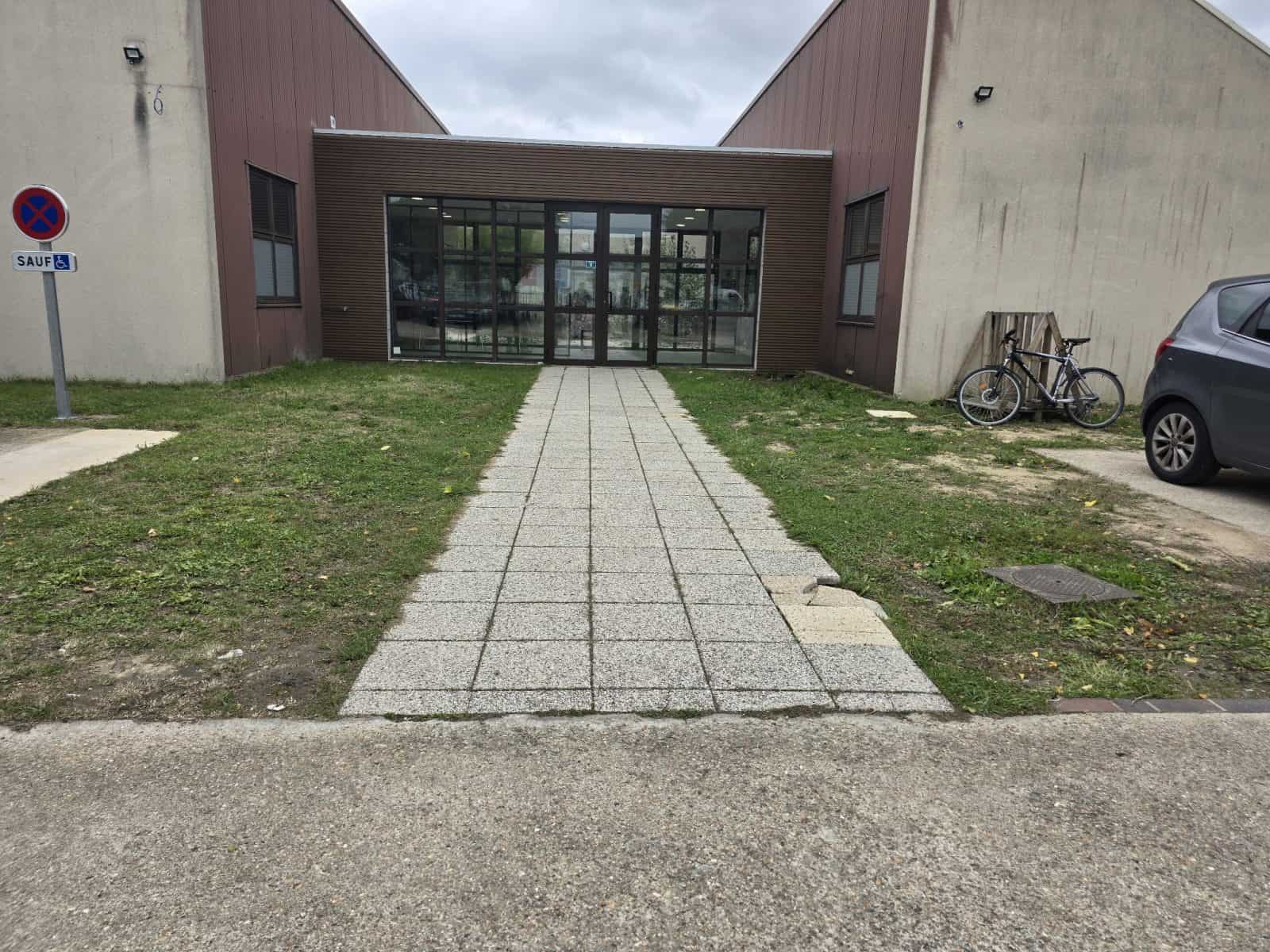 jardin avant aménagement par La Pépi 95